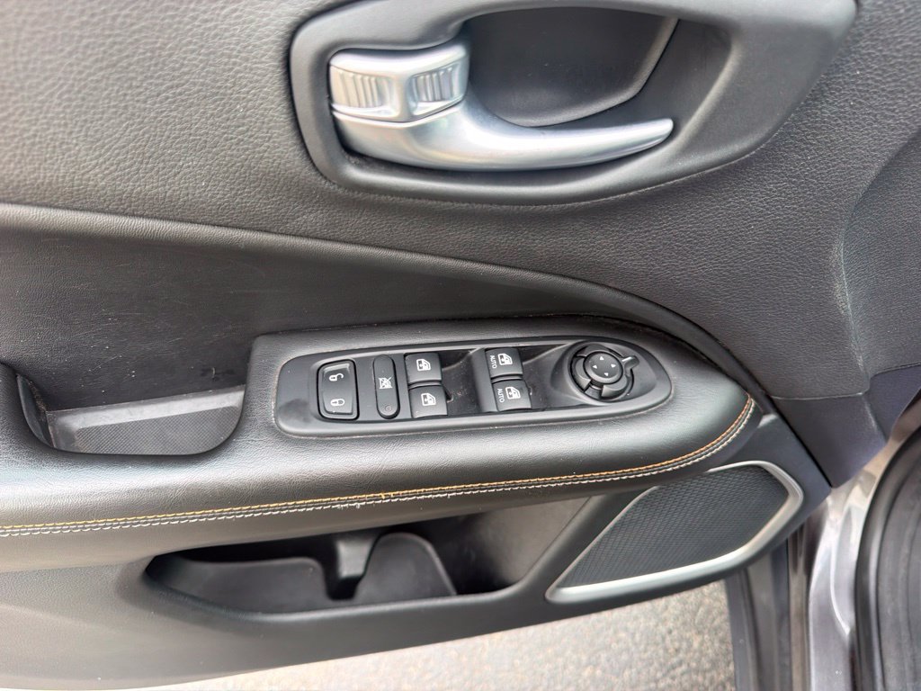 Used 2021 Jeep Compass Latitude w/ Convenience Group AWD/4WD image 26