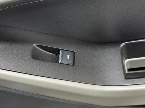 Used 2023 Ford Explorer XLT image 22