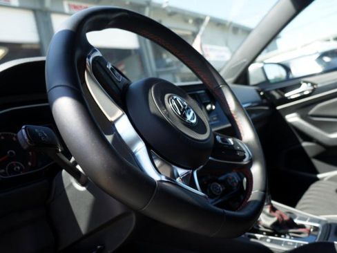Used 2019 Volkswagen Jetta GLI image 10