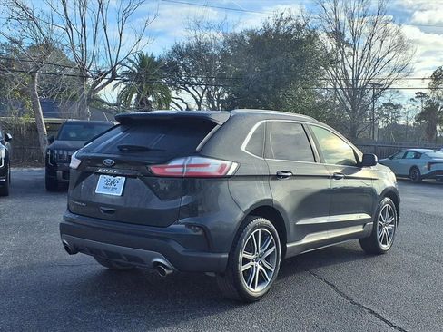 Used 2021 Ford Edge Titanium image 2