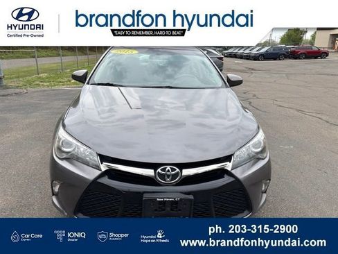 Used 2015 Toyota Camry SE w/ Moonroof Package FWD image 2