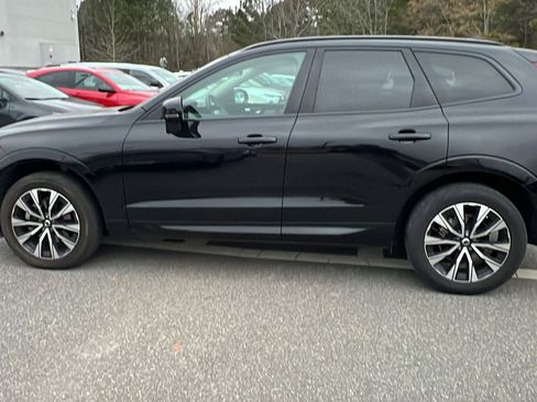 Used 2024 Volvo XC60 B5 Core image 11