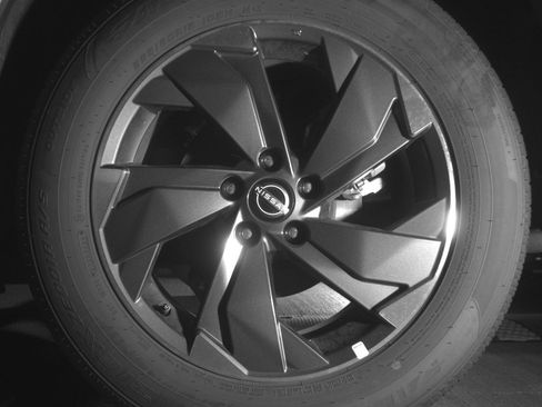 Used 2025 Nissan Rogue SV image 14