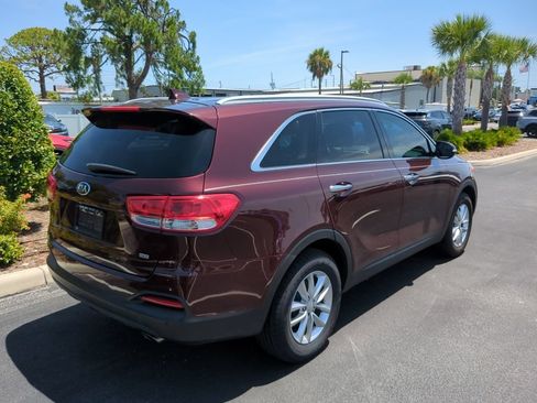 Used 2017 Kia Sorento FWD w/ LX Convenience Package image 9