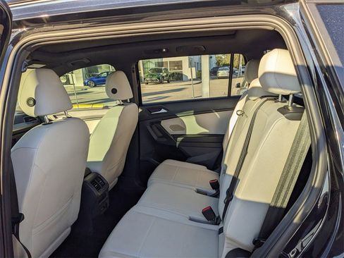 Certified 2021 Volkswagen Tiguan SE R-Line image 17