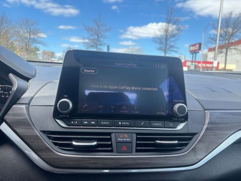 Used 2025 Nissan Altima 2.5 SV FWD image 20