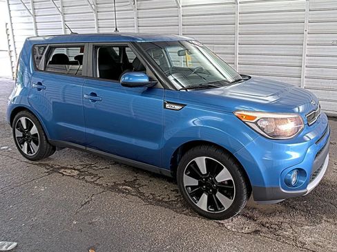 Used 2017 Kia Soul + w/ Designer's Package FWD image 2