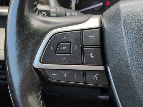 Used 2022 Toyota Highlander XLE FWD image 25