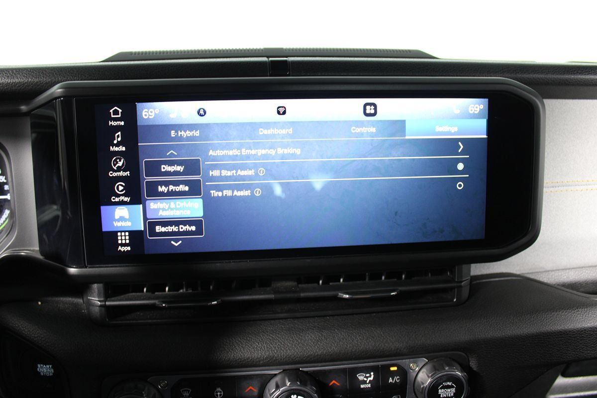 Used 2024 Jeep Wrangler Unlimited w/ Convenience Group AWD/4WD image 14