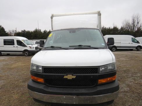 Used 2019 Chevrolet Express 3500 w/ Driver Convenience Package RWD image 2