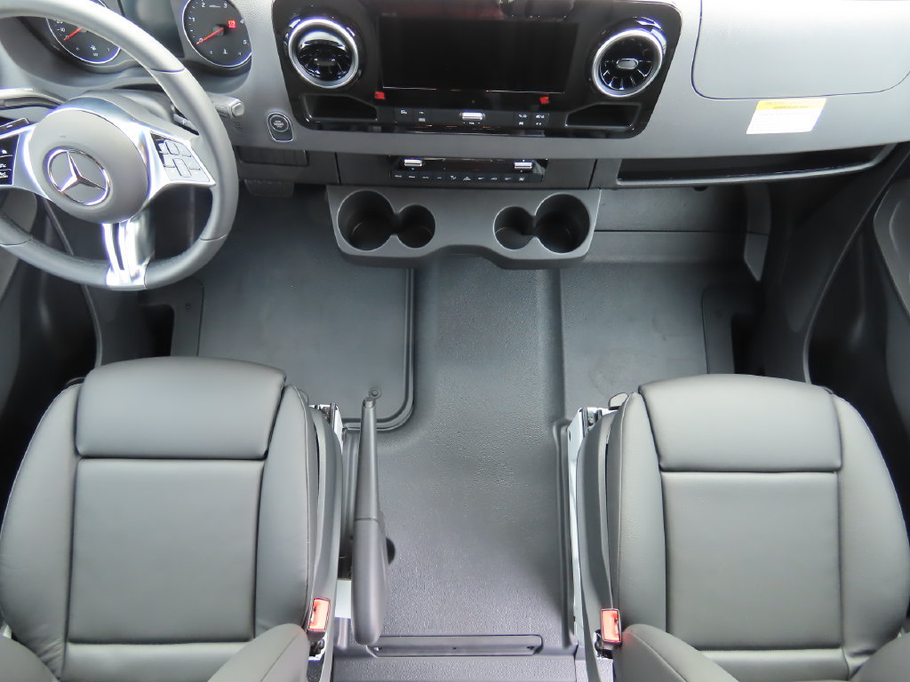 Used 2025 Mercedes-Benz Sprinter 2500 image 17