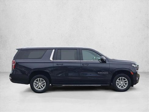 Used 2024 Chevrolet Suburban LT RWD image 4