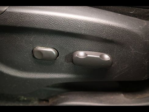 Used 2018 Chevrolet Trax LT w/ LT Convenience Package FWD image 12