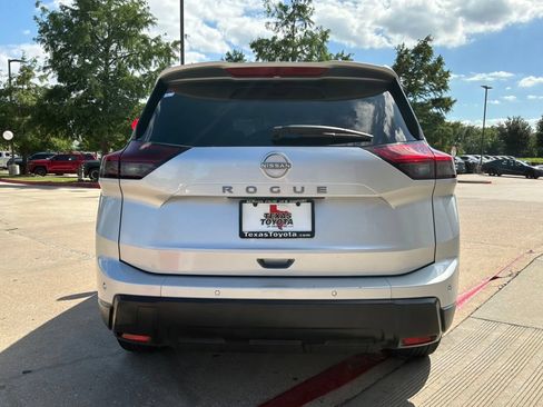 Used 2025 Nissan Rogue SV FWD image 7