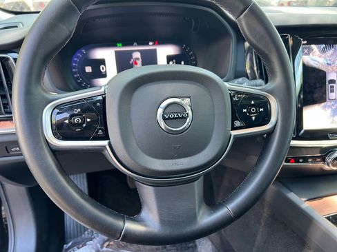 Used 2025 Volvo V60 B5 Cross Country Plus image 28