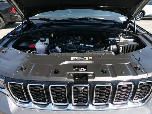 Used 2023 Jeep Grand Cherokee Limited w/ Luxury Tech Group II RWD image 27
