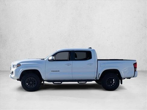Used 2018 Toyota Tacoma TRD Sport image 9