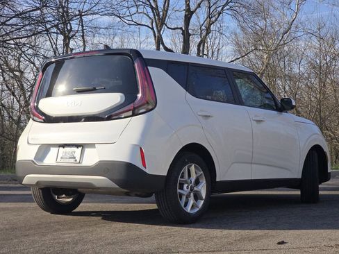 Used 2023 Kia Soul LX w/ LX Technology Package image 14