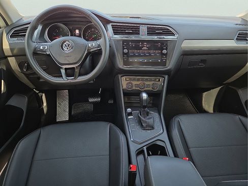 Used 2021 Volkswagen Tiguan SE w/ Panoramic Sunroof Package FWD image 12