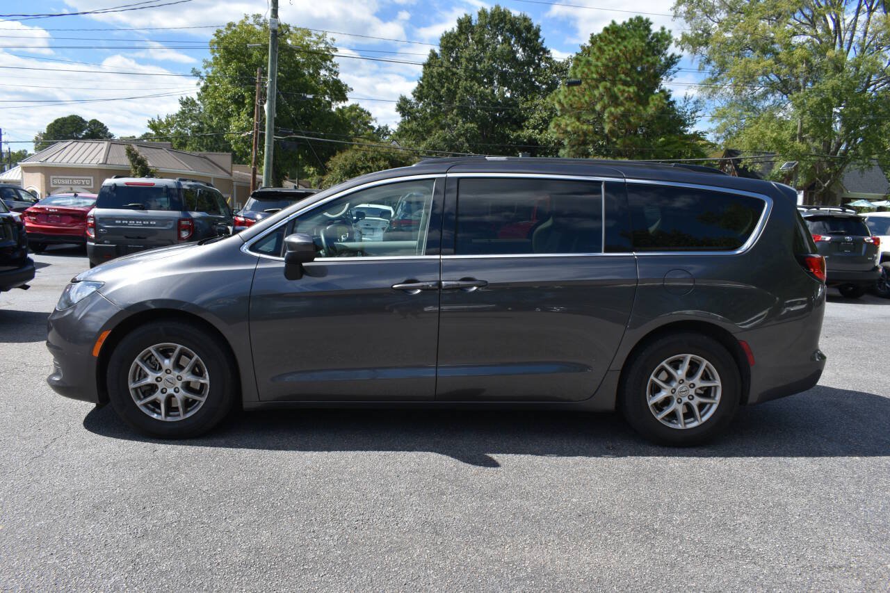 Used 2021 Chrysler Voyager Lxi FWD image 3