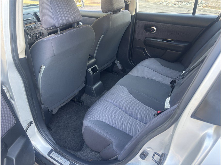 Used 2008 Nissan Versa Hatchback w/ Convenience Pkg FWD image 10