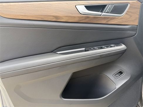 Certified 2025 Volkswagen Atlas SE image 18