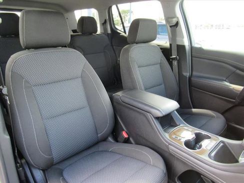 Used 2020 GMC Acadia SLE w/ Driver Convenience Package image 9