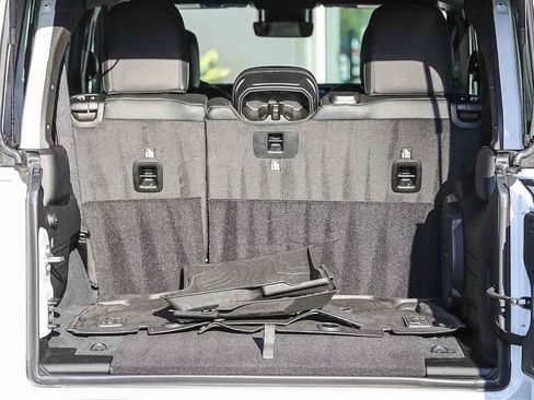 Used 2024 Jeep Wrangler Unlimited Rubicon image 27