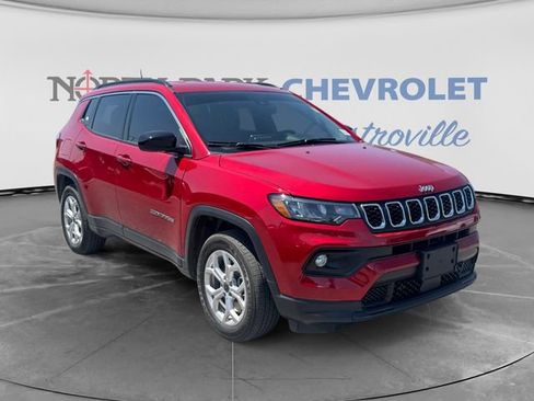 Used 2025 Jeep Compass Latitude AWD/4WD image 1