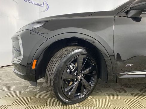 Certified 2025 Buick Envision Sport Touring image 30