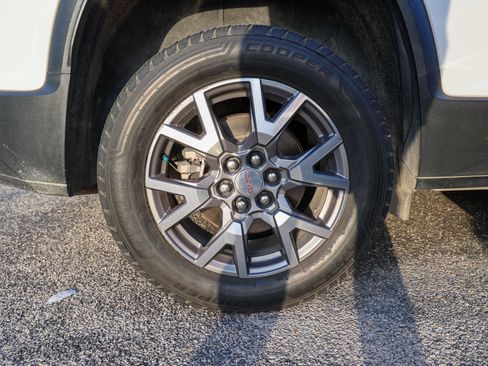 Used 2020 GMC Acadia SLT FWD image 12