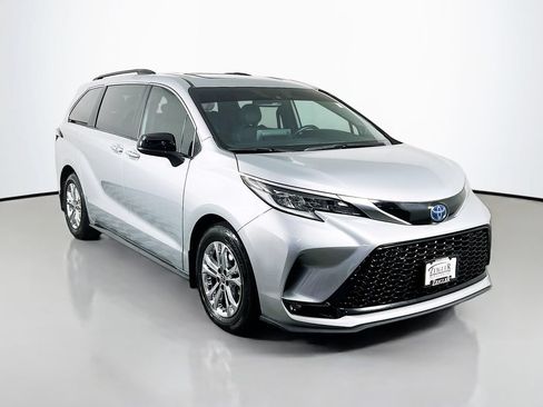 Used 2023 Toyota Sienna XSE w/ XSE Plus Package AWD/4WD image 1