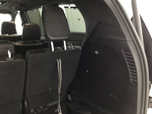 Used 2025 Chrysler Pacifica Limited image 37