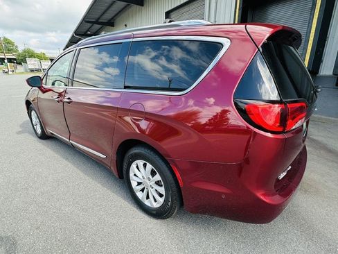 Used 2019 Chrysler Pacifica Touring-L w/ Advanced Safetytec Group FWD image 4