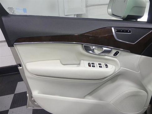 Used 2017 Volvo XC90 T6 Momentum w/ Vision Package AWD/4WD image 18