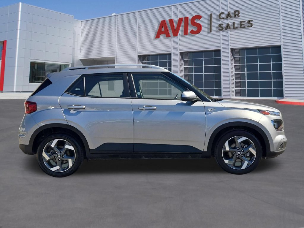 Used 2025 Hyundai Venue SEL FWD image 5