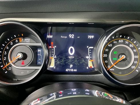 Used 2023 Jeep Gladiator Overland AWD/4WD image 20