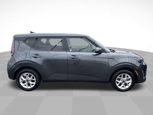 Used 2023 Kia Soul LX w/ Option Group 015 FWD image 4