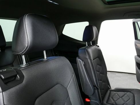 Certified 2025 Volkswagen Atlas SE w/ Panoramic Sunroof Package image 18