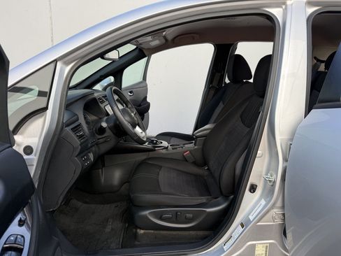 Used 2021 Nissan Leaf SV w/ SV Technology Package FWD image 11
