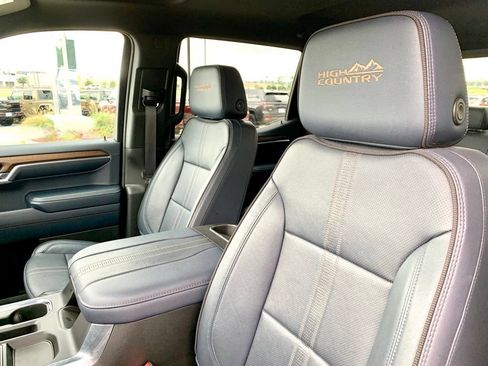 Used 2023 Chevrolet Silverado 1500 High Country w/ Technology Package AWD/4WD image 13
