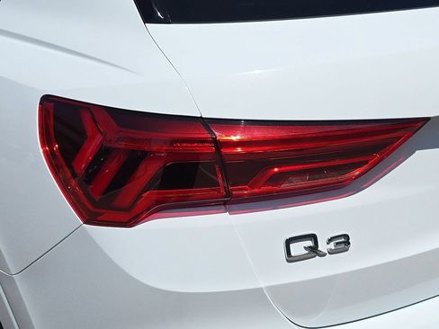 Used 2021 Audi Q3 2.0T Premium w/ Convenience Package AWD/4WD image 37