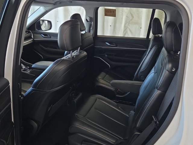 Used 2023 Jeep Grand Cherokee L Limited AWD/4WD image 15