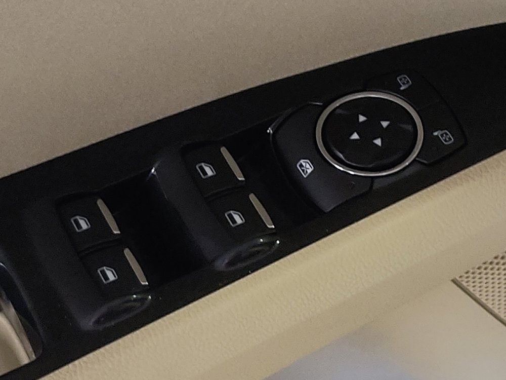 Used 2016 Ford Fusion SE FWD image 27