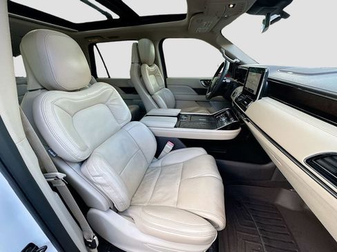 Used 2020 Lincoln Navigator L Reserve w/ Luxury Package image 30
