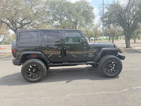 Used 2017 Jeep Wrangler Unlimited Sahara w/ Connectivity Group image 9