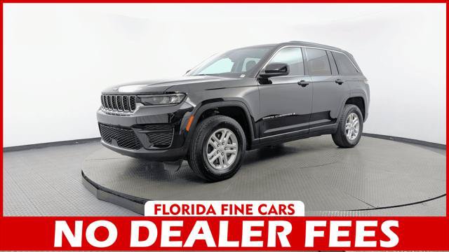 Used 2024 Jeep Grand Cherokee Laredo RWD image 1