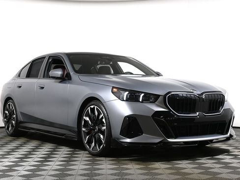 Used 2025 BMW 540i xDrive w/ Executive Package AWD/4WD image 9