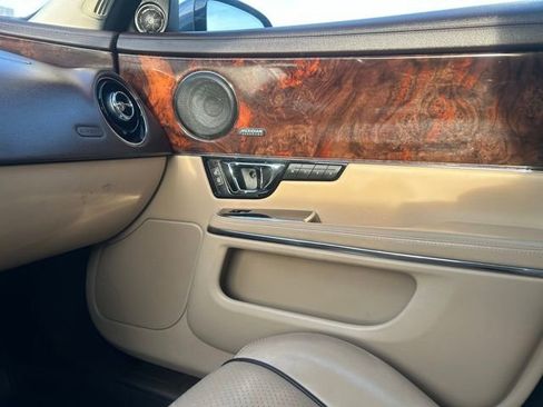 Used 2017 Jaguar XJ R-Sport image 24