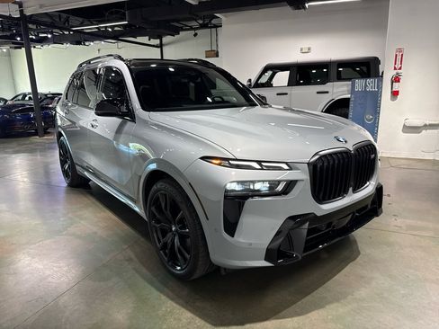 Used 2025 BMW X7 M60i image 12